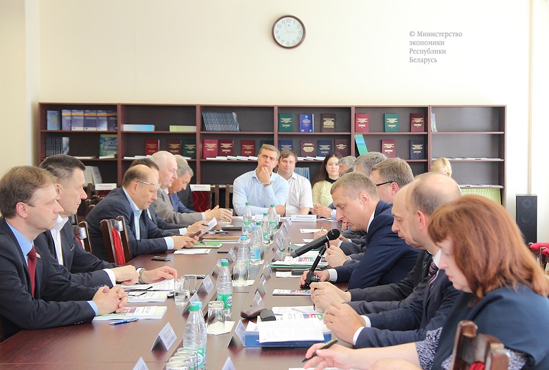 Первый круглый стол из серии «НСУР-2035: Видение будущего Беларуси» прошел в НИЭИ Минэкономики