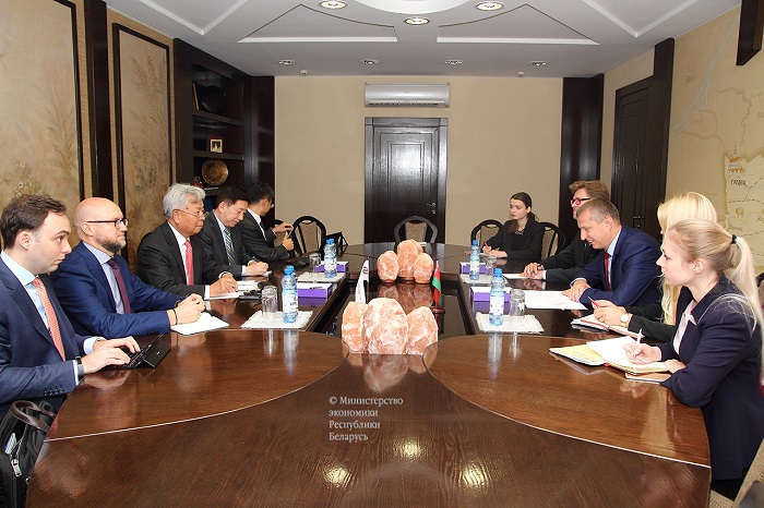 Министр экономики Дмитрий Крутой провел встречу с делегацией Азиатского банка инфраструктурных инвестиций