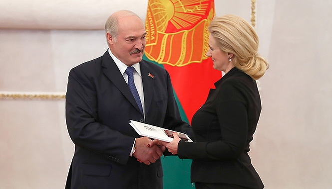 Александр Лукашенко привел к присяге судью Конституционного Суда Беларуси Аллу Бодак