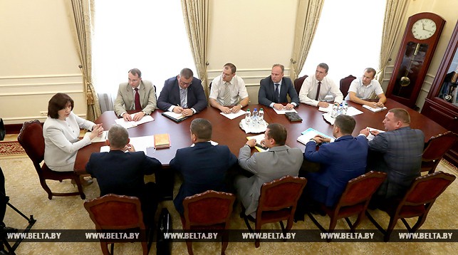 Наталья Кочанова на встрече в Минске с представителями специальной группы резерва руководящих кадров от Брестской области