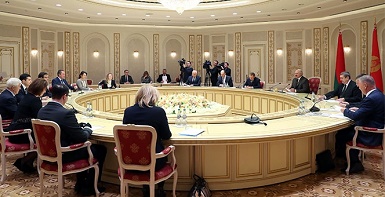 Александр Лукашенко провел переговоры с губернатором Калининградской области России Антоном Алихановым