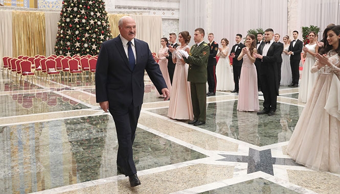 Александр Лукашенко во время Венского бала