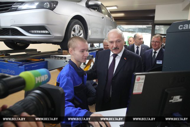 Александр Лукашенко отмечает рост популярности профессионального образования среди молодежи