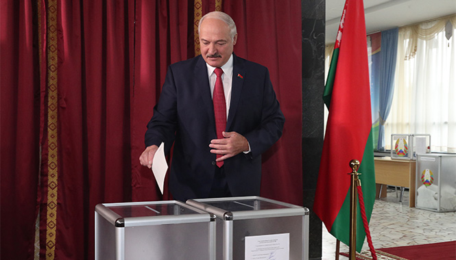 Александр Лукашенко проголосовал на выборах депутатов в Палату представителей Национального собрания