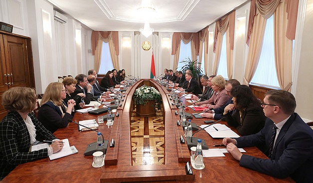 Премьер-министр Андрей Кобяков провел встречу с миссией Международного валютного фонда