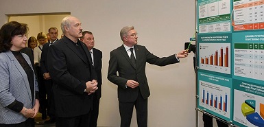 Александр Лукашенко посещает фармпредприятие «Минскинтеркапс»