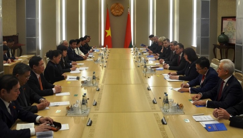 Во время встречи с парламентской делегацией Вьетнама