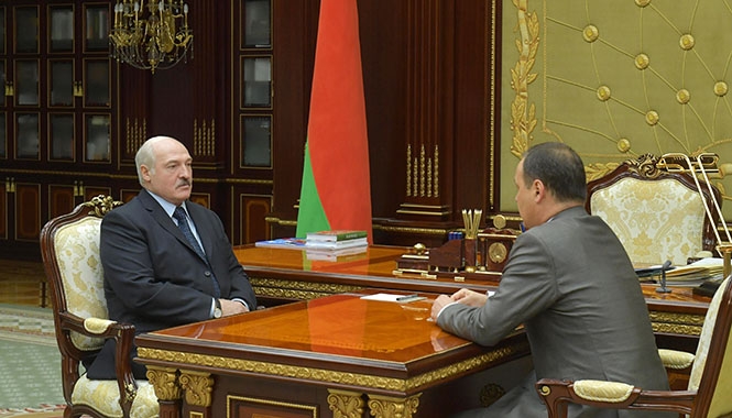 Президент Беларуси принял с докладом Председателя Государственного военно-промышленного комитета Романа Головченко
