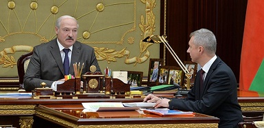 Александр Лукашенко принял с докладом Министра антимонопольного регулирования и торговли Владимира Колтовича