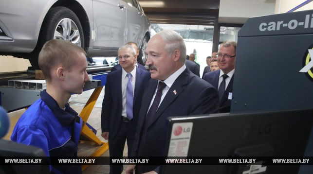 Александр Лукашенко посетил Минский автомеханический колледж