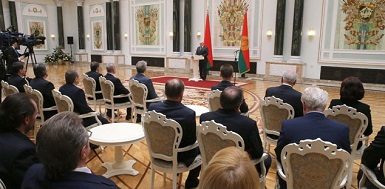 Александр Лукашенко вручил Государственные премии и госнаграды работникам различных сфер