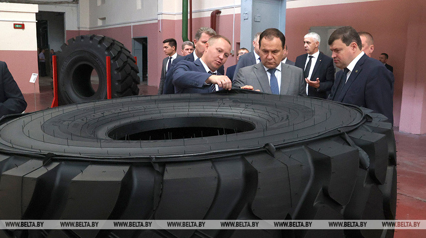 Роман Головченко во время посещения ОАО «Белшина» Роман Головченко во время посещения ОАО «Белшина»