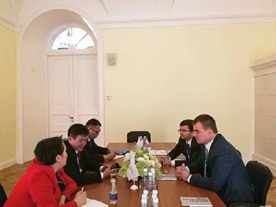 обсуждение вопросов двустороннего сотрудничества в правовой сфере с Монголией