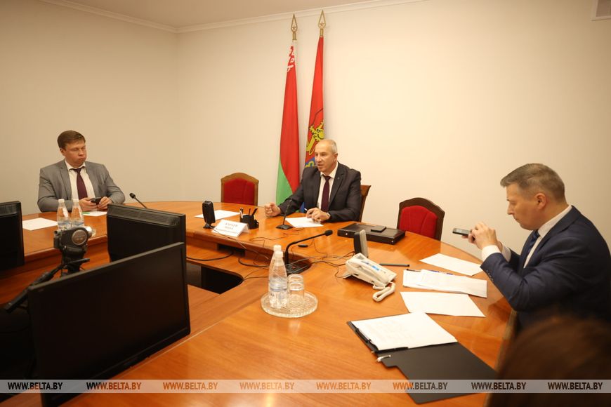 Юрий Караев во время прямой телефонной линии