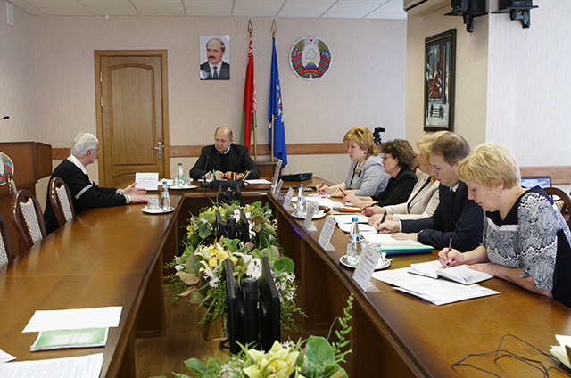 Александр Якобсон провел выездной прием граждан по вопросам реализации норм Декрета № 3