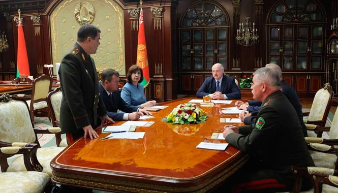 Александр Лукашенко собрал срочное совещание с членами Совета Безопасности