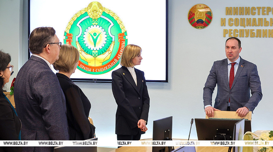 Представление руководителя коллективу