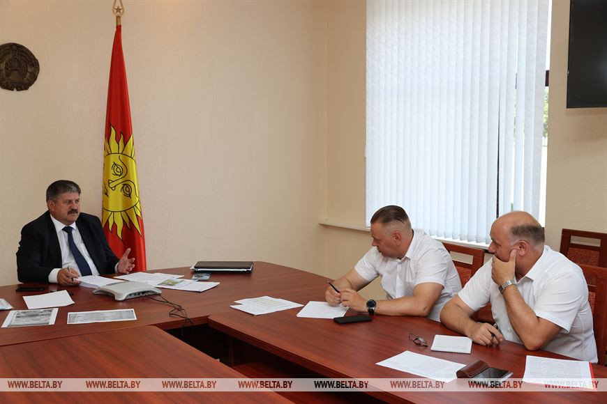 Геннадий Соловей во время личного приема граждан