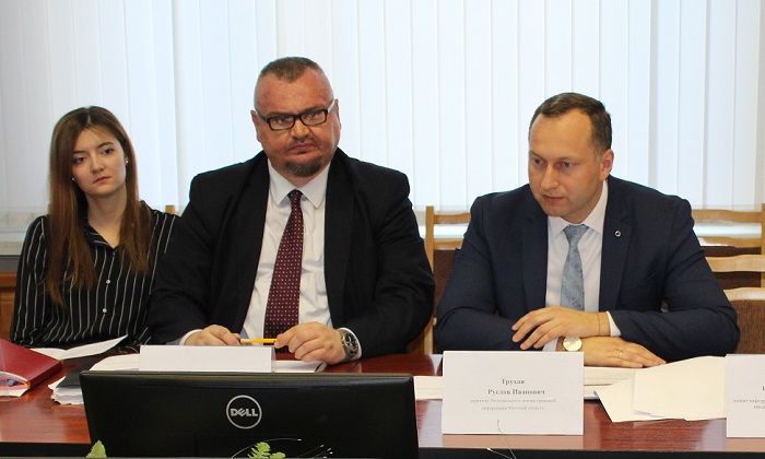 Круглый стол