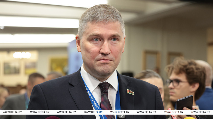 Кирилл Залесский во время международного форума IT-Академграда «Искусственный интеллект в Беларуси»