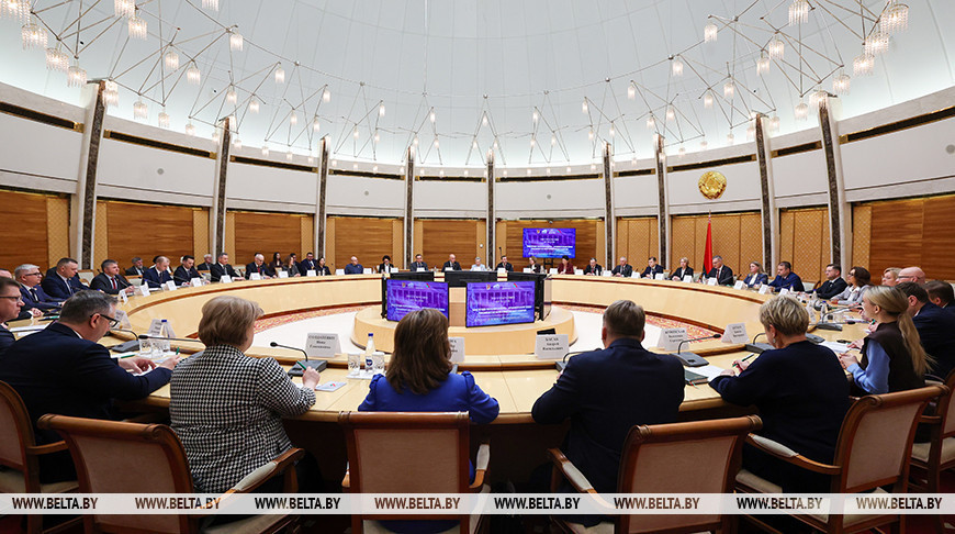 Круглый стол