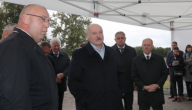 Александр Лукашенко во время рабочей поездки в Кореличском районе
