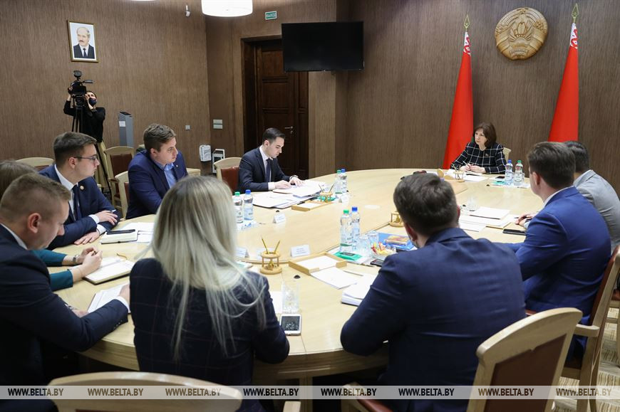 Наталья Кочанова встретилась с членами Президиума Молодежного парламента