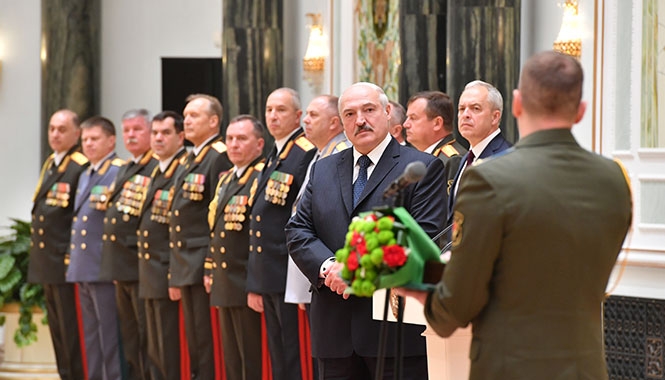Александр Лукашенко принял участие в церемонии чествования выпускников высших военных учебных заведений и высшего офицерского состава