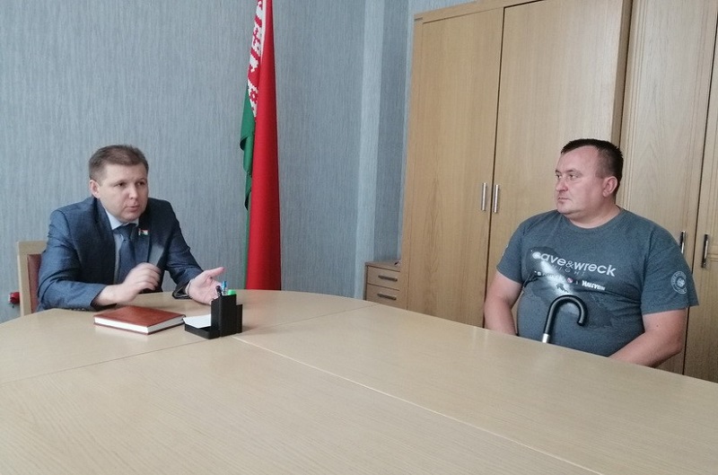 Сергей Сивец во время личного приема граждан