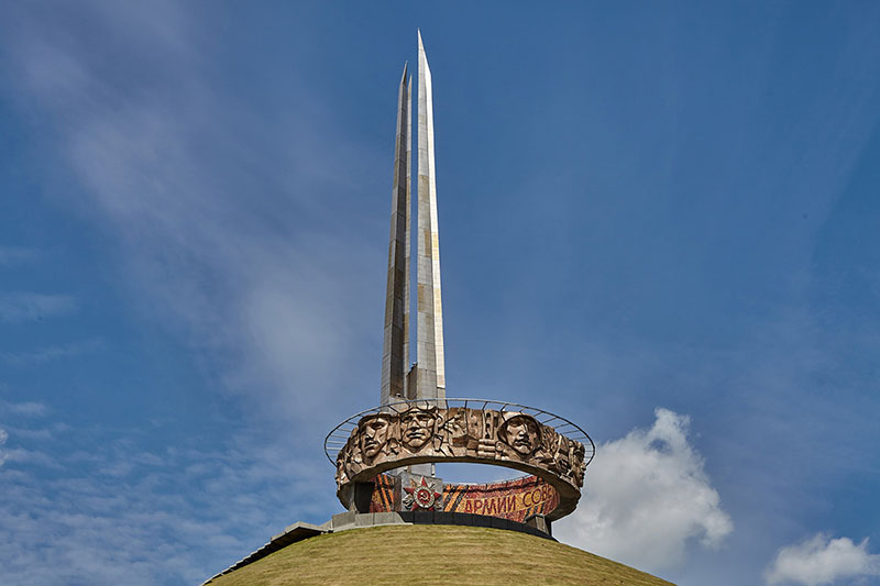 В Беларуси, где в годы Великой Отечественной войны погиб каждый третий, памятные места, связанные с этим периодом, поистине святые. Монументов – немых свидетелей тех событий – много, все они важны. Мы продолжаем называть те, которые должен посетить каждый.