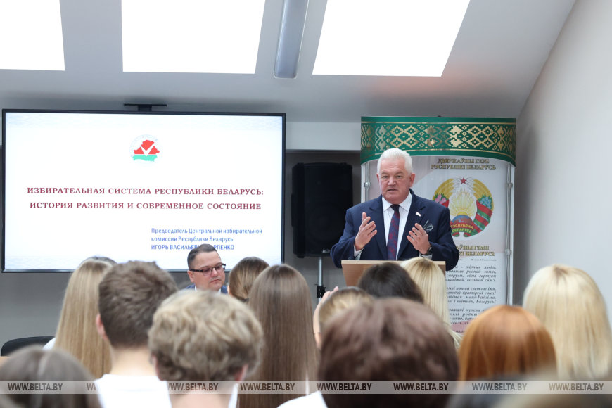 Игорь Карпенко в колледже бизнеса и права в Бресте