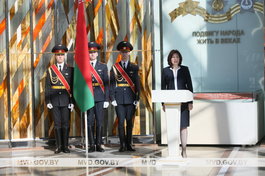 Наталья Кочанова поблагодарила правоохранителей за честную службу, преданность Родине и народу