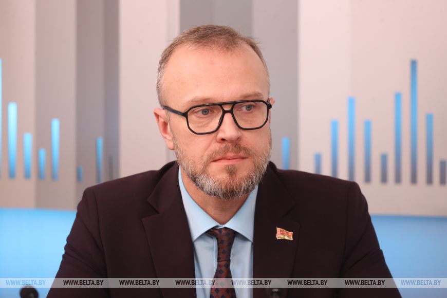 Заместитель Министра жилищно-коммунального хозяйства Андрей Ромашко Заместитель Министра жилищно-коммунального хозяйства Андрей Ромашко