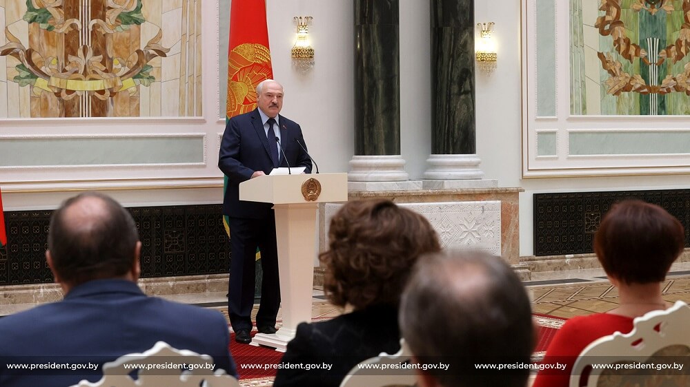 Президент Беларуси вручил государственные награды
