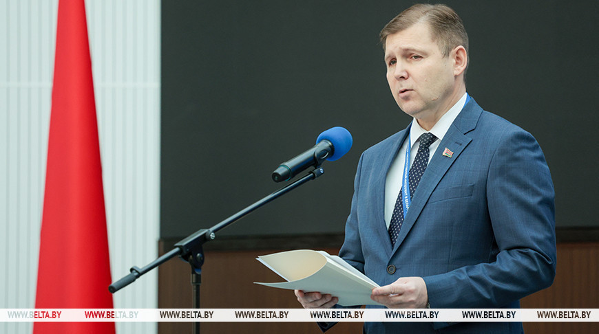 Сергей Сивец во время международного форума IT-Академграда «Искусственный интеллект в Беларуси»