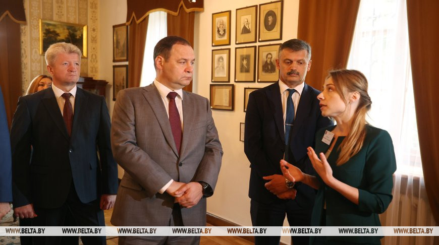 Роман Головченко во время выездного совещания на тему развития внутреннего туризма 