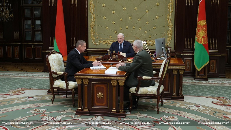 Президент Беларуси принял с докладом Игоря Шуневича и Заместителя Премьер-министра Леонида Зайца 