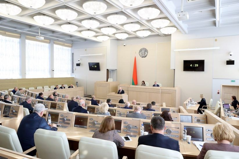 Заседание десятой сессии верхней палаты Парламента