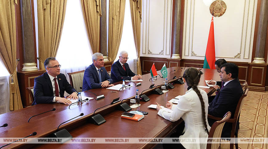 Во время встречи с послом Пакистана в Беларуси Саджадом Хайдером Ханом