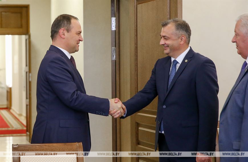 Роман Головченко на встрече в Минске с Премьер-министром Молдовы Ионом Кику