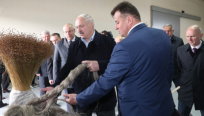 Президент посетил ОАО "Кореличи-Лен"
