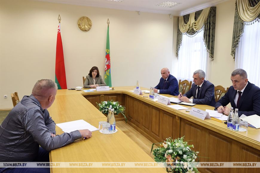 Наталья Кочанова провела личный прием граждан в Витебске