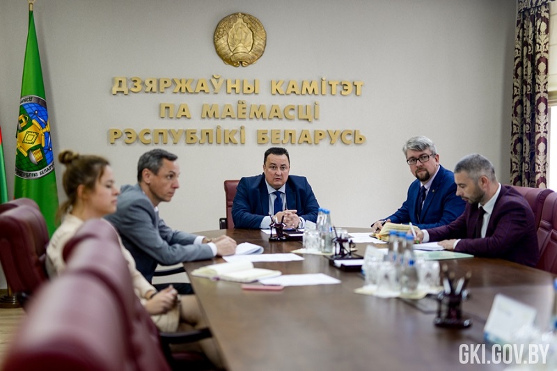 Во время рабочей встречи 
