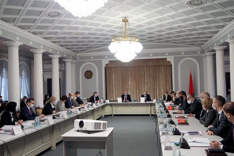 В Национальном банке состоялось обсуждение проекта изменений и дополнений Конституции Республики Беларусь