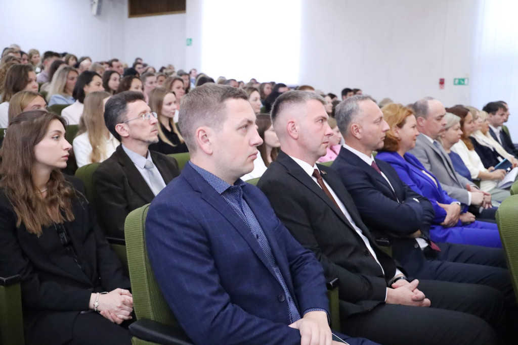 Коллектив НЦЗПИ во время встречи с руководством Палаты представителей НЦЗПИ