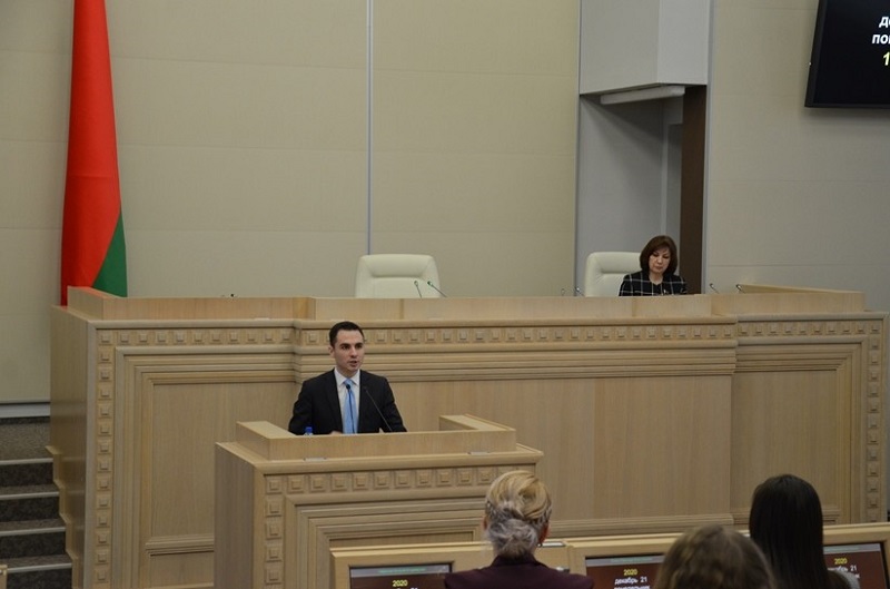 Наталья Кочанова во время второго заседания Молодежного парламента Наталья Кочанова во время второго заседания Молодежного парламента