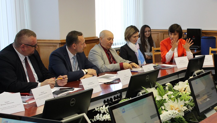 Круглый стол