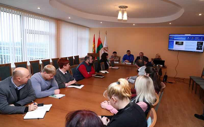 Областная группа по правовому просвещению граждан посетила ОАО «Управляющая компания холдинга «Бобруйскагромаш»